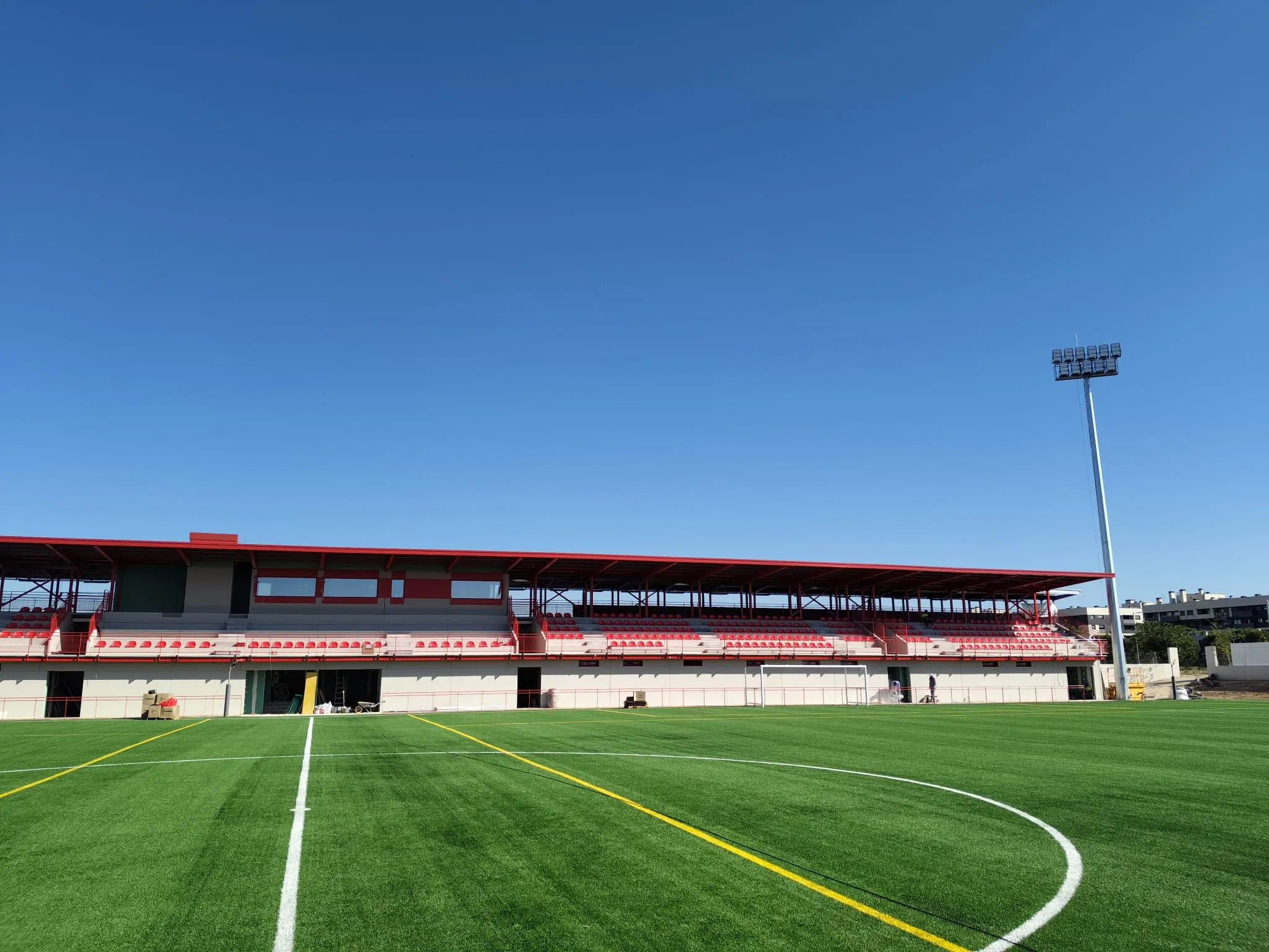Estadio con graderío instalado por AIDAMAR INNOVA